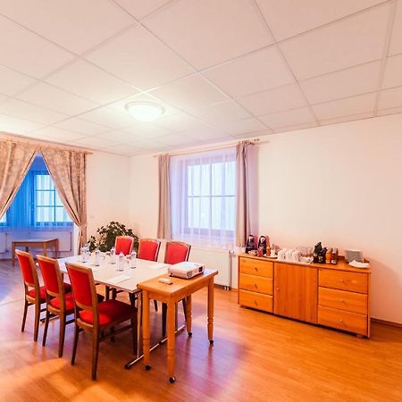 Hotel Velká Klajdovka Brno Esterno foto