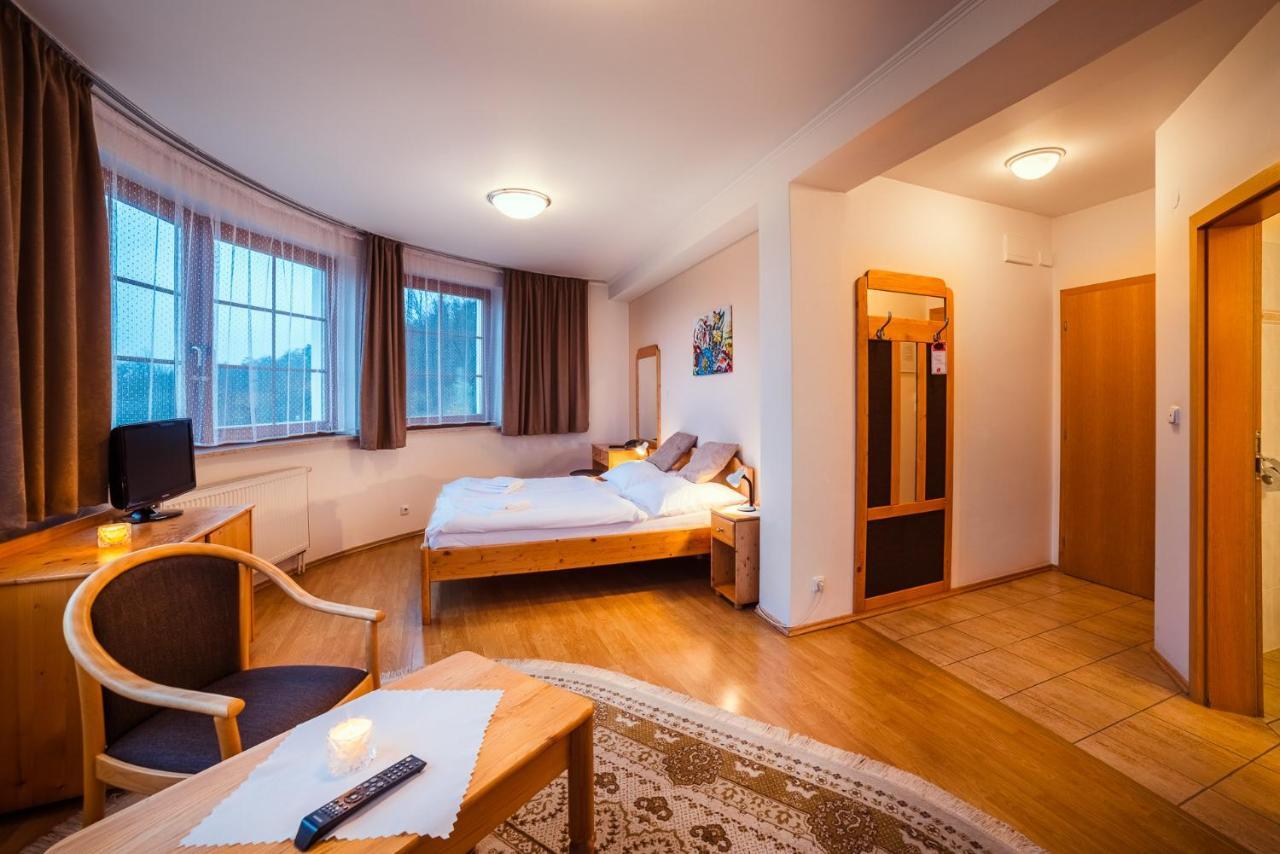 Hotel Velká Klajdovka Brno Esterno foto