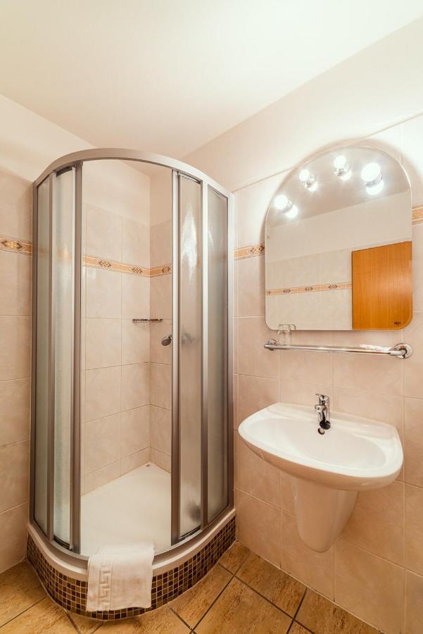 Hotel Velká Klajdovka Brno Esterno foto